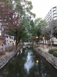 緑あふれる西川緑道～沿川には彫刻や憩いの場もあります～